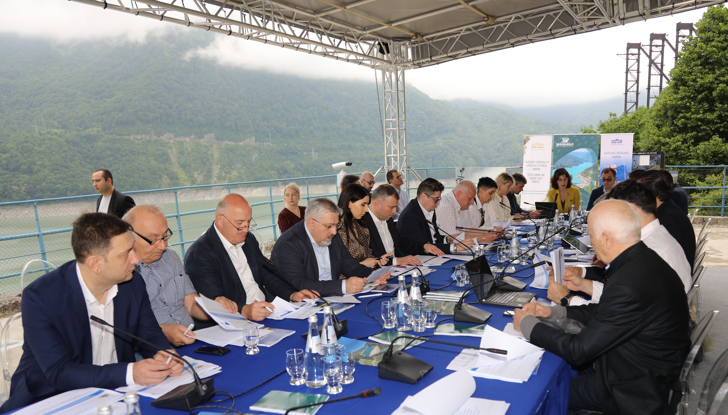 ენგურჰესის თაღოვან კაშხალზე დარგობრივი ეკონომიკისა და ეკონომიკური პოლიტიკის კომიტეტის სხდომა გაიმართა